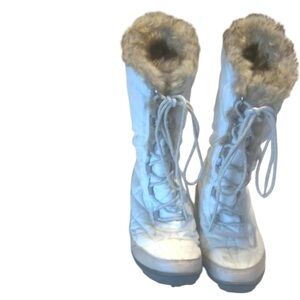 Columbia Minx Midi Snow boot size 9.5